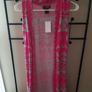 Sleeveless cardigan.